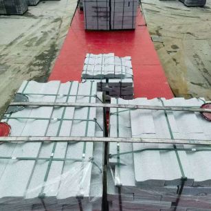 天津 芝麻白仿形加直形路沿石出货日常