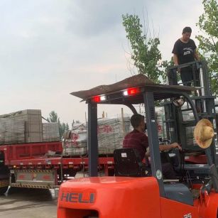 天津 黄金麻冰裂纹，地铺石装车