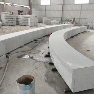 天津芝麻白花岗岩石板材 园林光面弧形坐凳