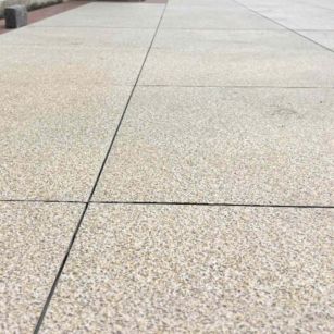 天津 黄金麻花岗岩石板材荔枝面地面铺装效果