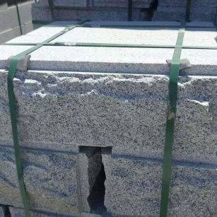 天津 芝麻白花岗岩自然面成品