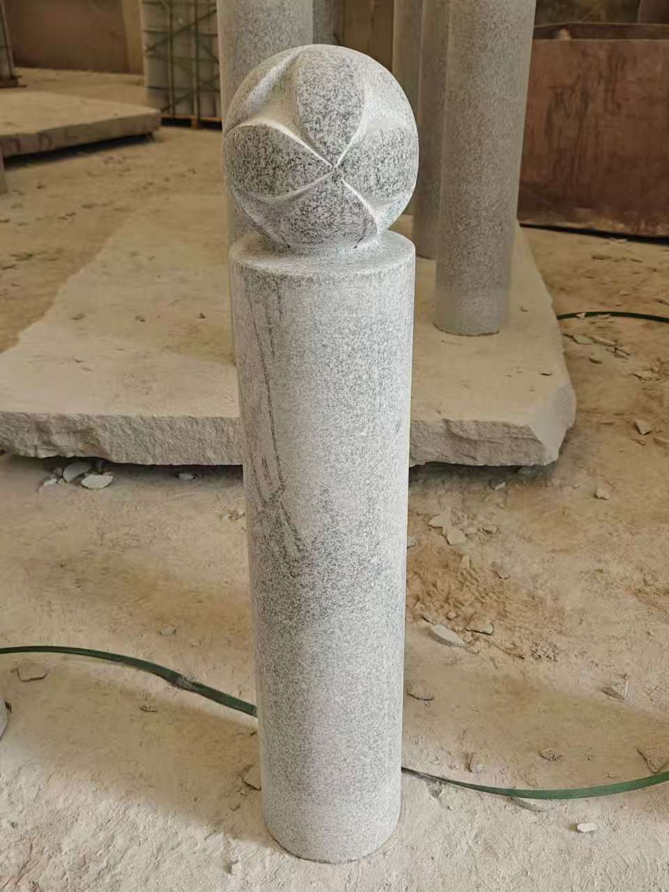 天津 芝麻白花岗岩石材挡车石柱、停车柱、圆柱挡车柱、方柱挡车柱等