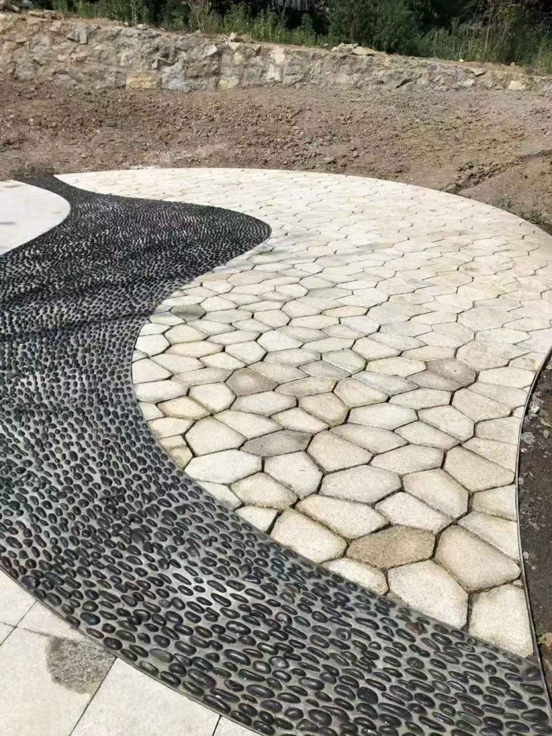 天津 黄金麻冰裂纹地铺石工地铺装案例