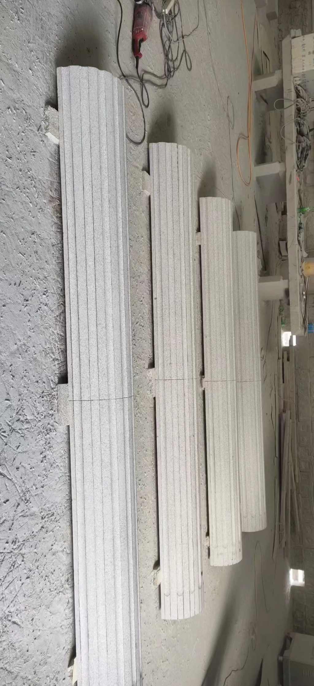 天津 花岗岩厂家带你看白麻花岗岩门楼大柱柱皮