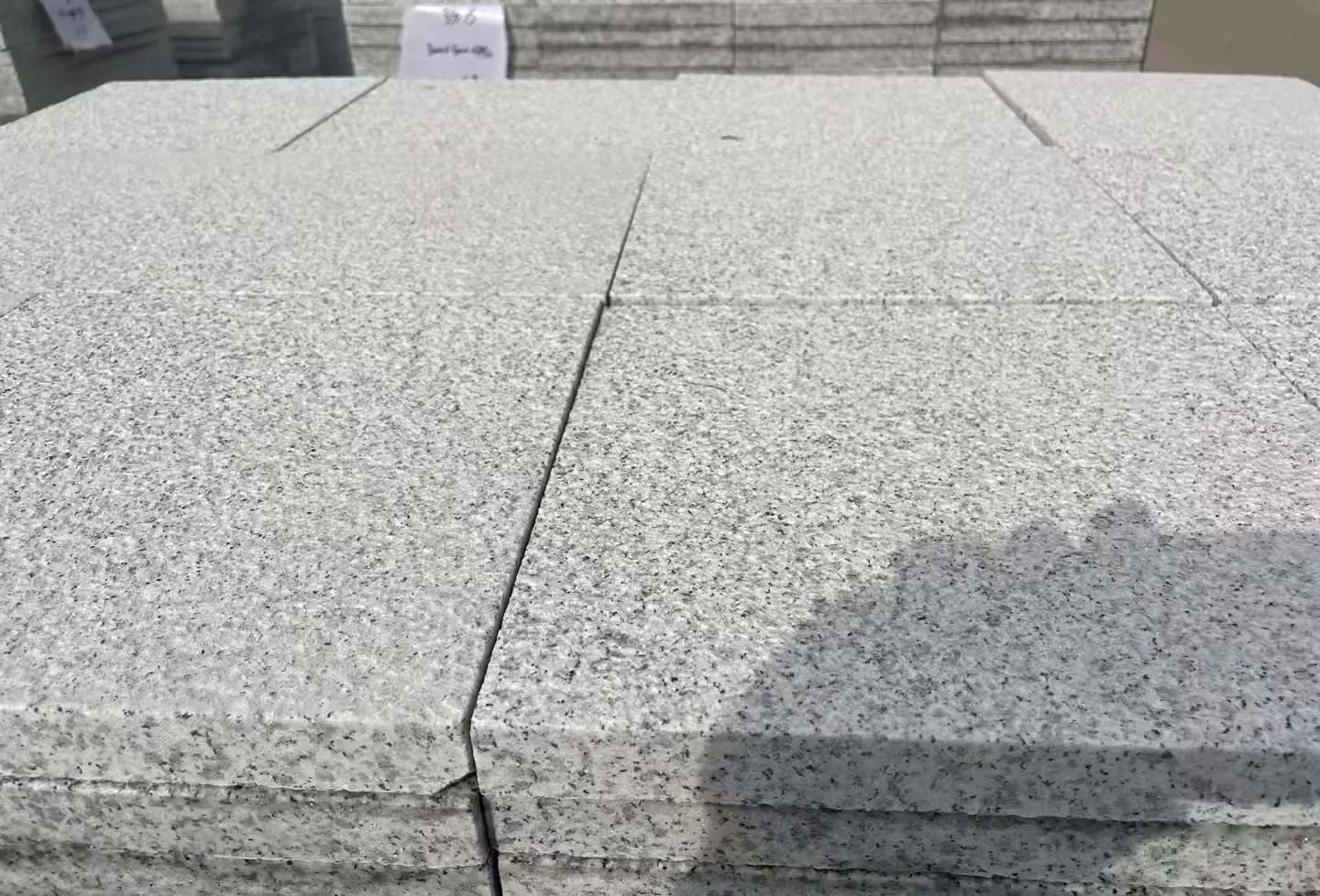 天津 白麻花岗岩石材推荐 荔枝面地铺石