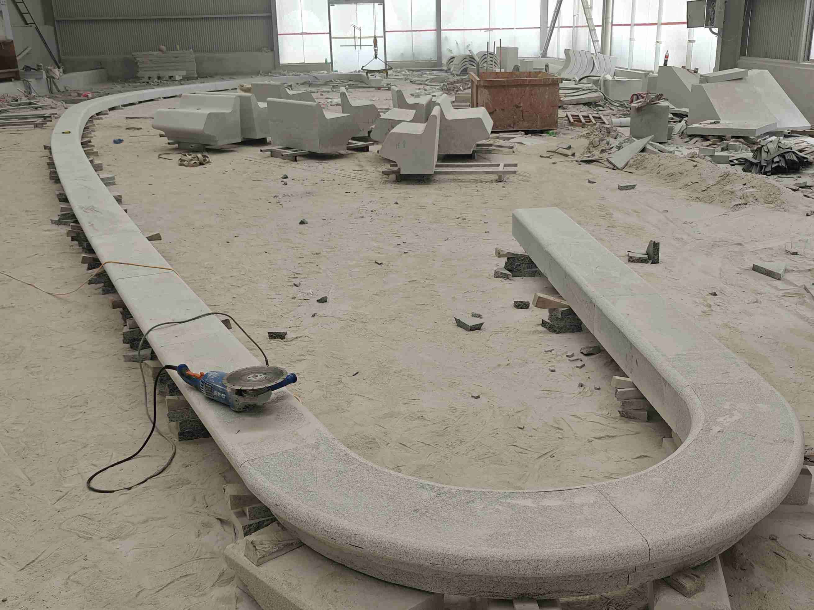 天津 芝麻白花岗岩弧形花坛石，坐凳石