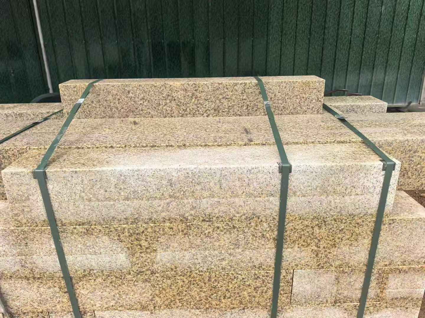 天津 黄金麻花岗岩石材机切面栏杆料半成品