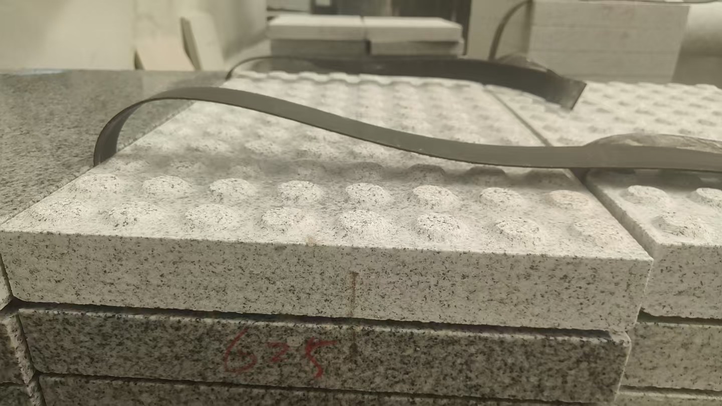 天津 芝麻白花岗岩6.0公分荔枝面五轴加工雕刻盲点