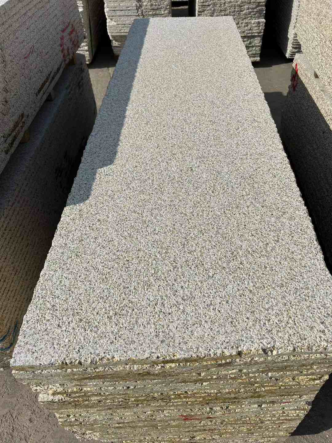 天津 黄金麻花岗岩荔枝面毛板，半成品