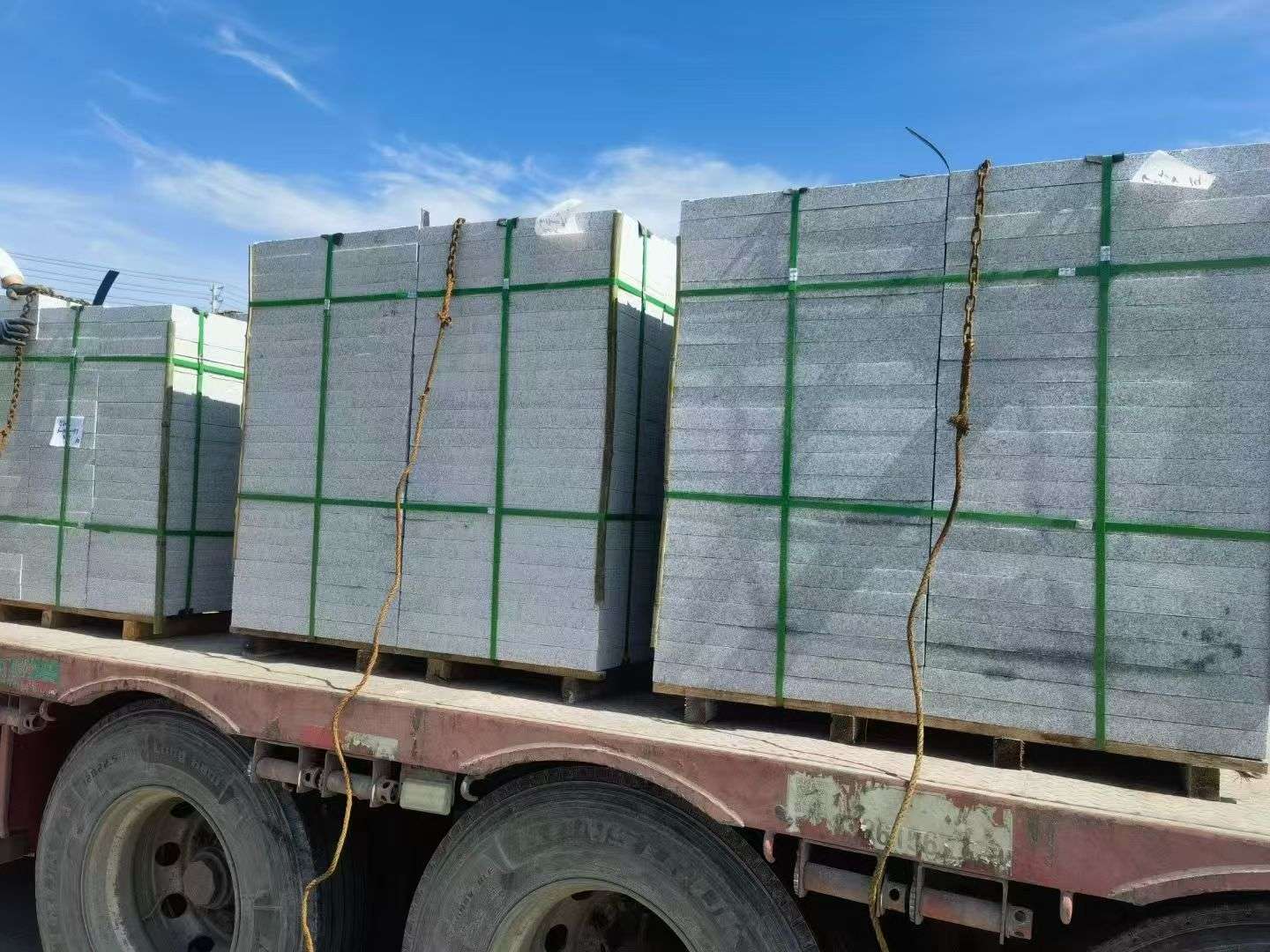 天津 芝麻白花岗岩地铺石装车日常