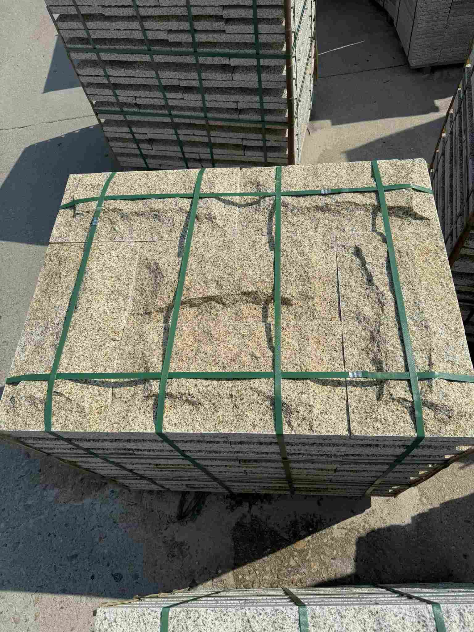 天津 黄金麻花岗岩石材自然面蘑菇石成品