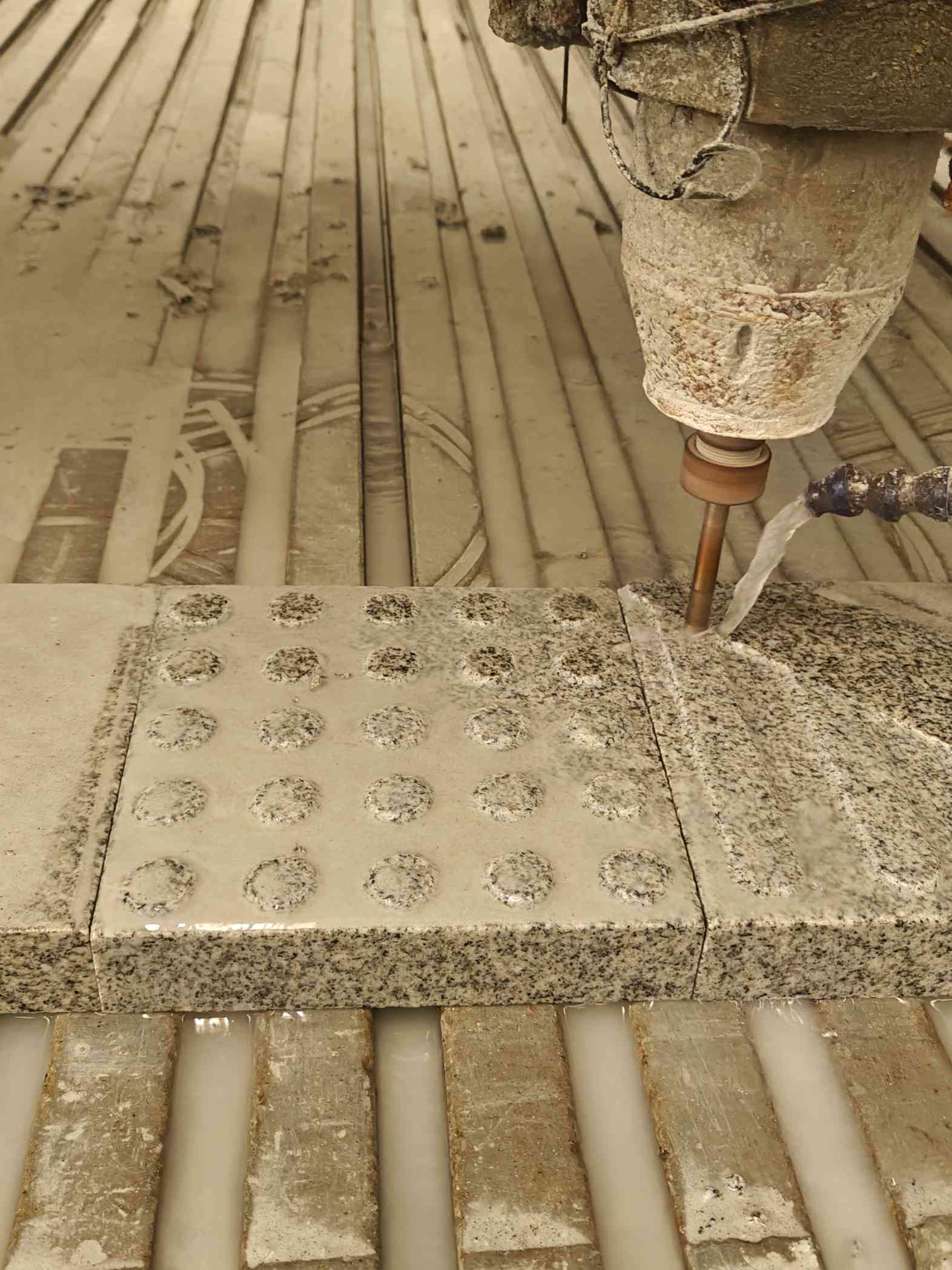 天津 芝麻白花岗岩石材盲人石、盲道石、盲点石