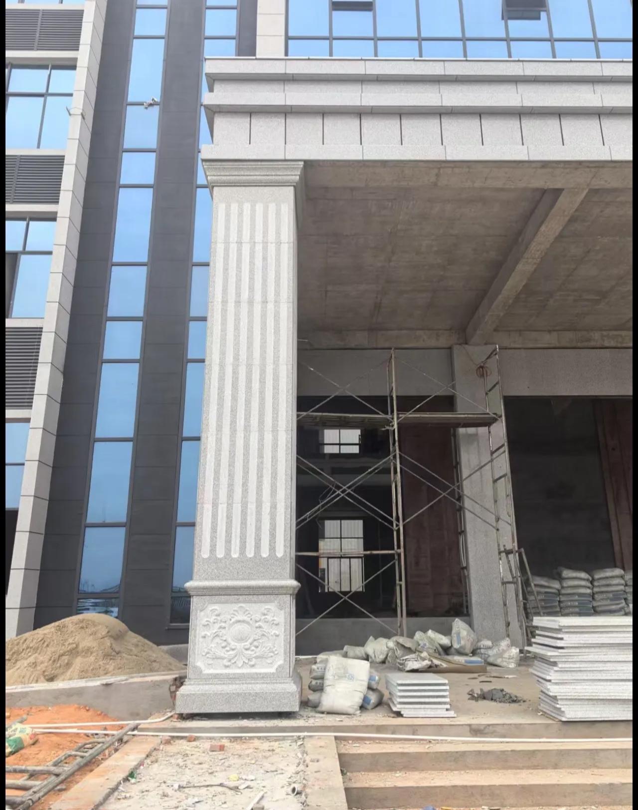 天津 芝麻白光面花岗岩门楼大柱（罗马柱）配雕花底座