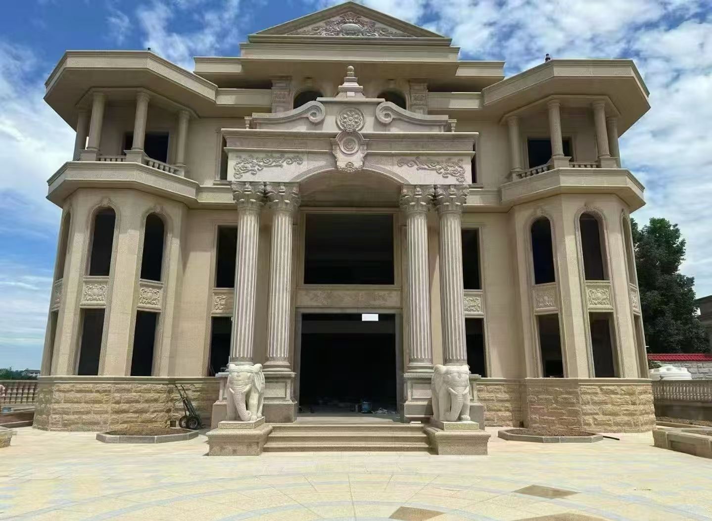 天津 黄金麻别墅外墙干挂，大柱，大象，蘑菇石，雕花板