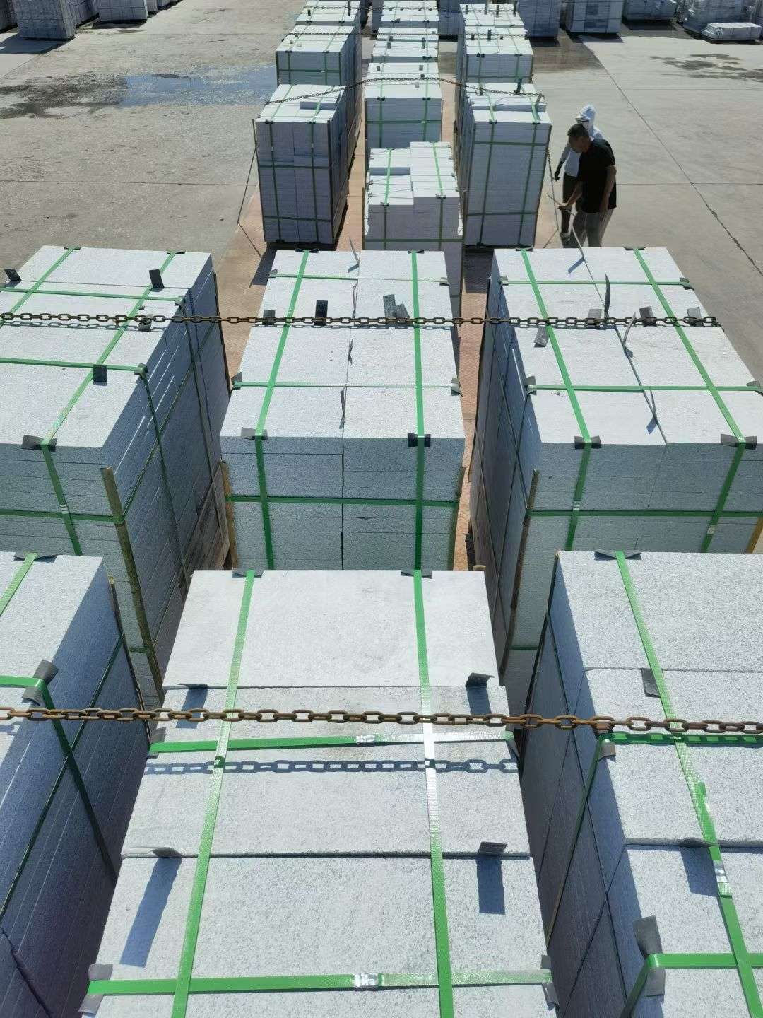 天津 芝麻白花岗岩5公分地铺石 花岗岩厂家工厂装车日常