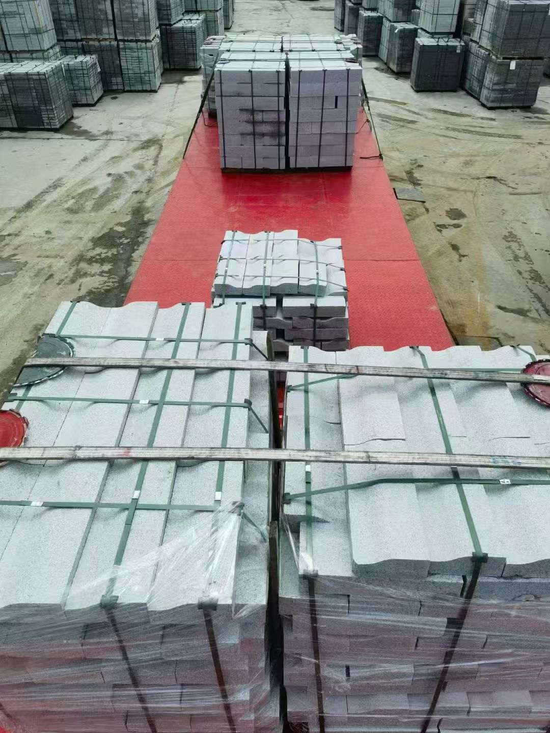 天津 芝麻白仿形加直形路沿石出货日常