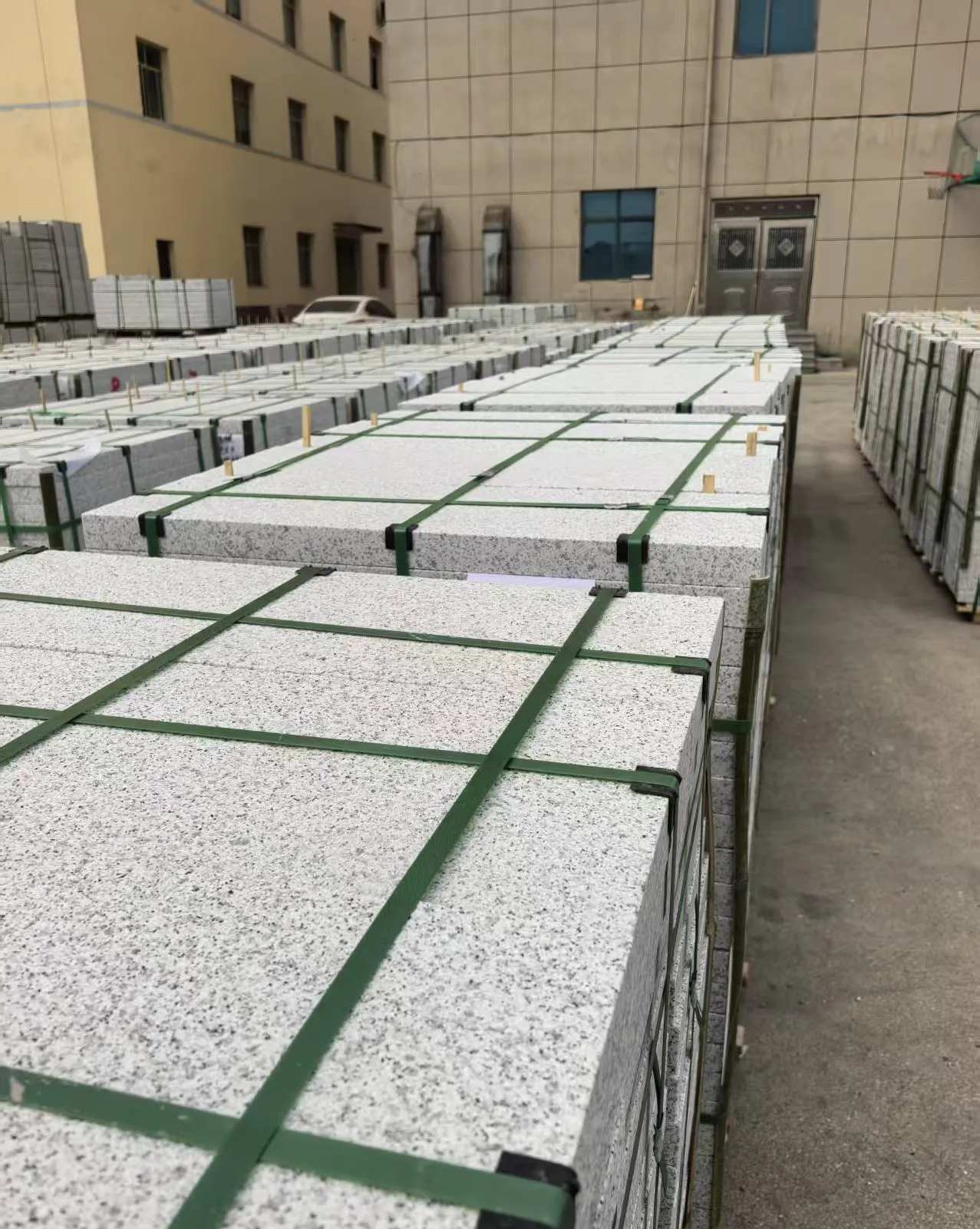 天津 白麻花岗岩5.0公分荔枝面地铺石