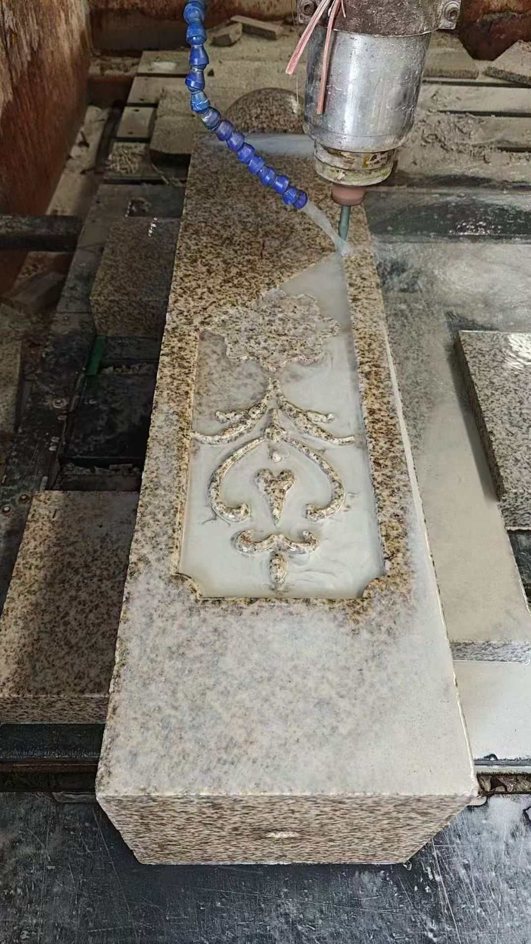 天津 黄金麻花岗岩异形加工雕刻栏杆大柱