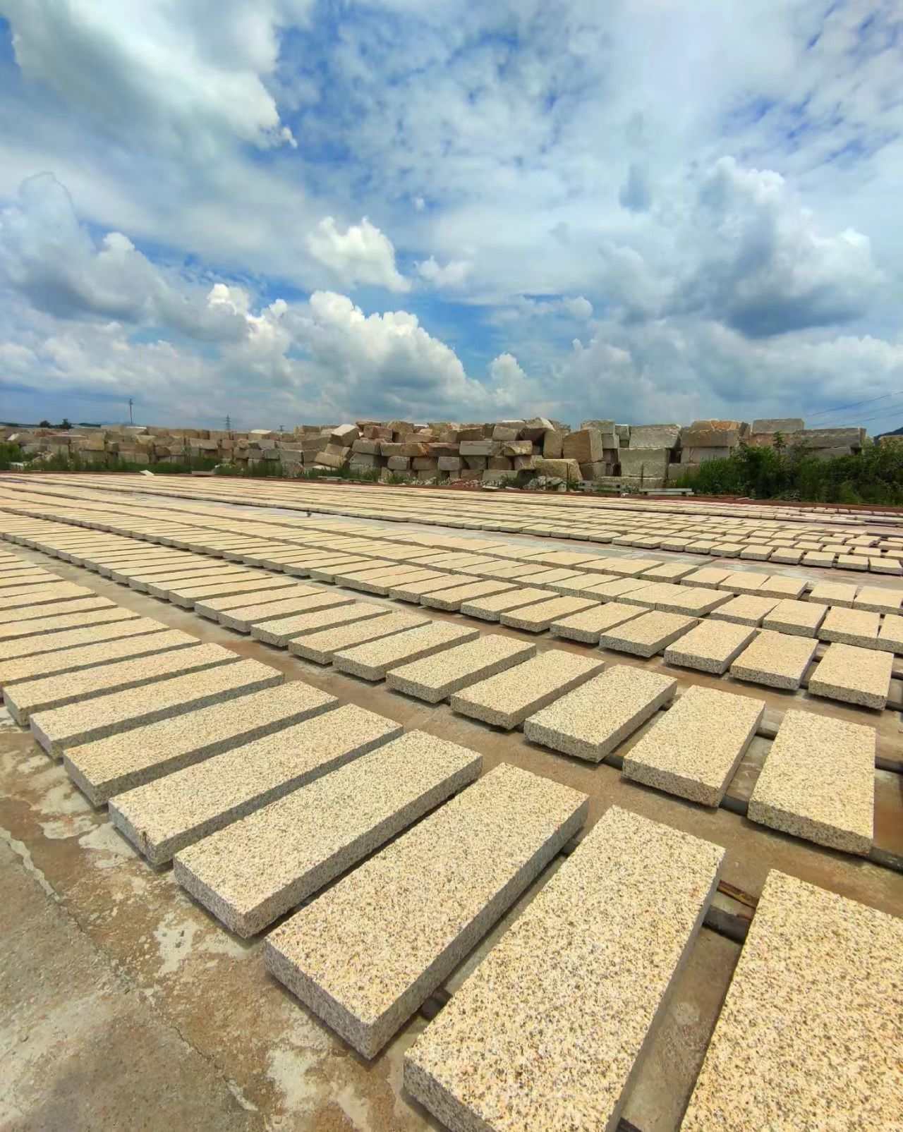 天津 黄金麻花岗岩荔枝面地铺石防护中