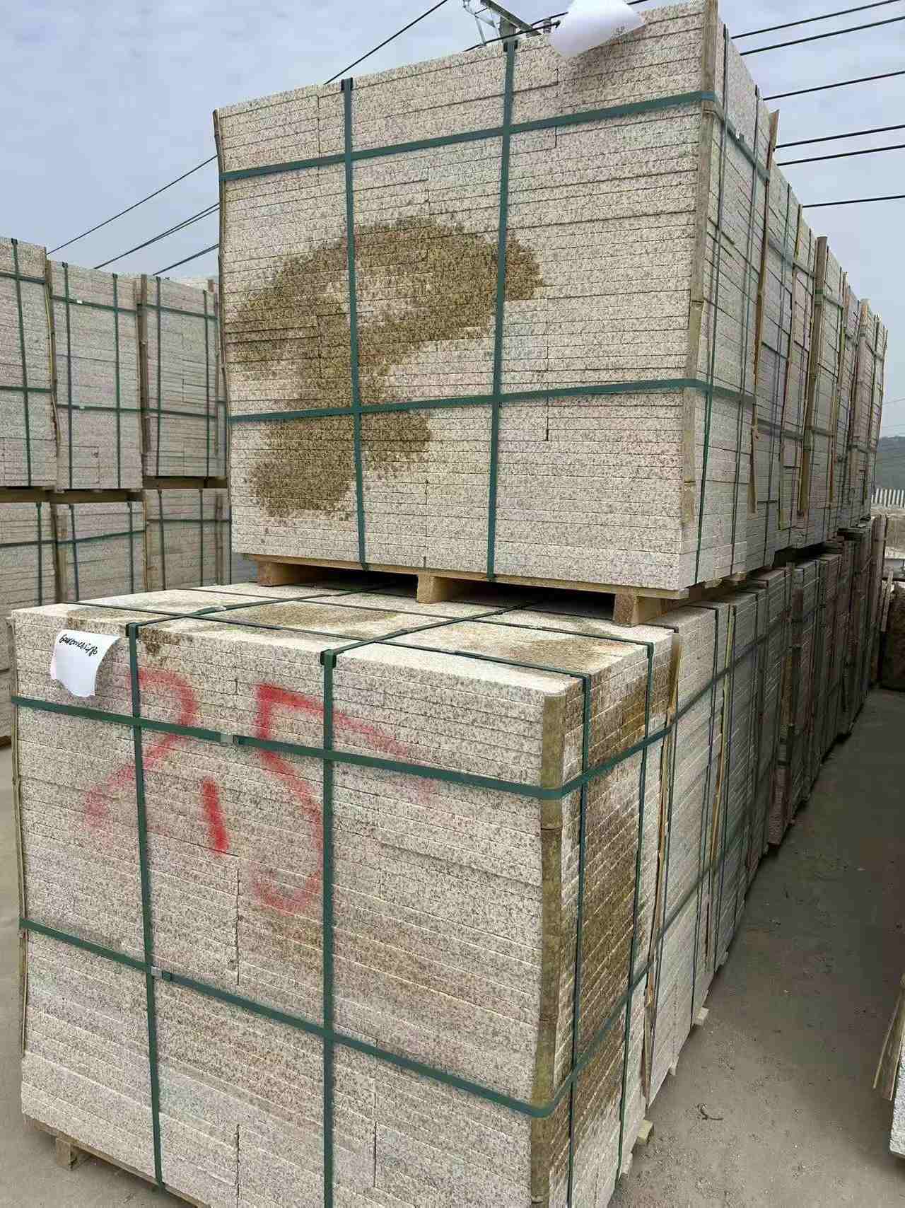 天津 黄金麻花岗岩石材荔枝面地铺石2.5*300*600