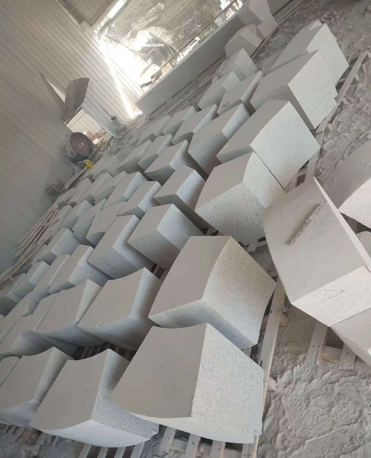 天津 白麻花岗岩异形坐凳