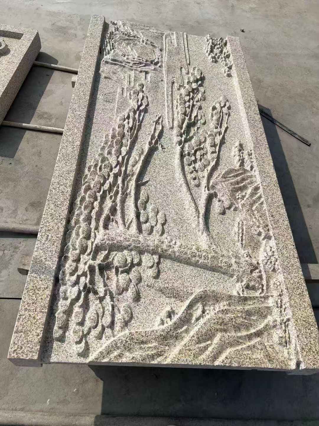 天津 黄金麻雕刻板浮雕迎客松